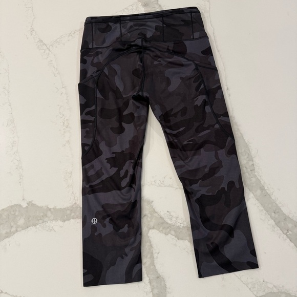 Lululemon Fast & Free High Rise Crop Leggings Women’s 6 Gray Camo Reflective Gym - Picture 5 of 9
